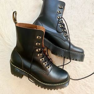 Like new! Doc Marten Platform boots lace up. Size 39. Fits a size 9 or 9 1/2